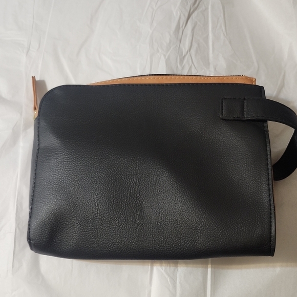 Bulgari Elegant Black and Tan Toiletry Bag - Picture 4 of 12